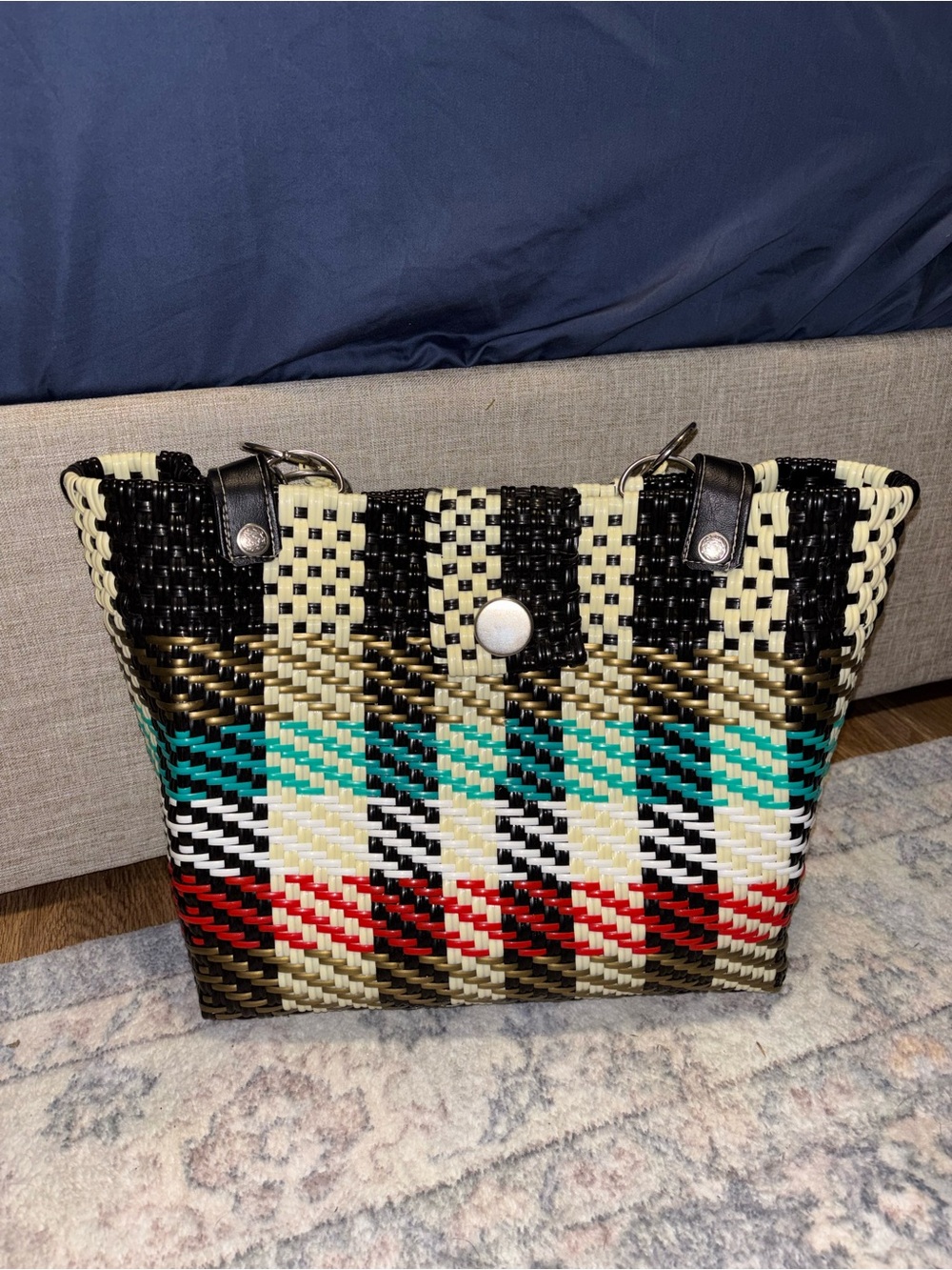 Hand woven purse - Picture 2 of 5